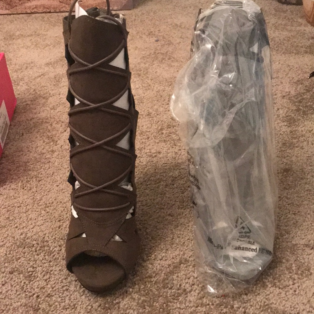 heels - Picture 1 of 2